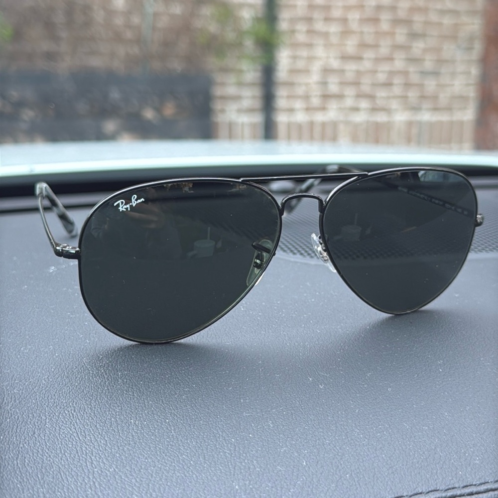 BLACK AVIATOR RAYBANS